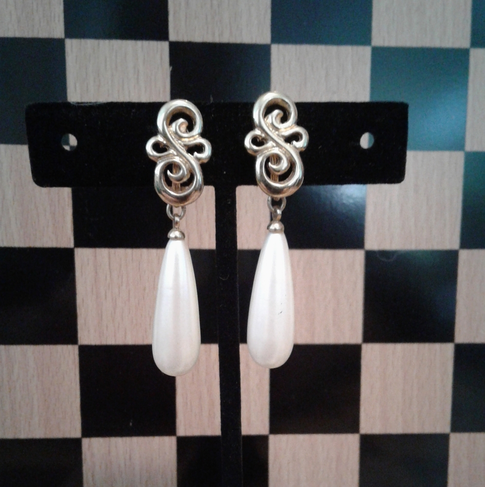 Vintage Monet Clip Earings